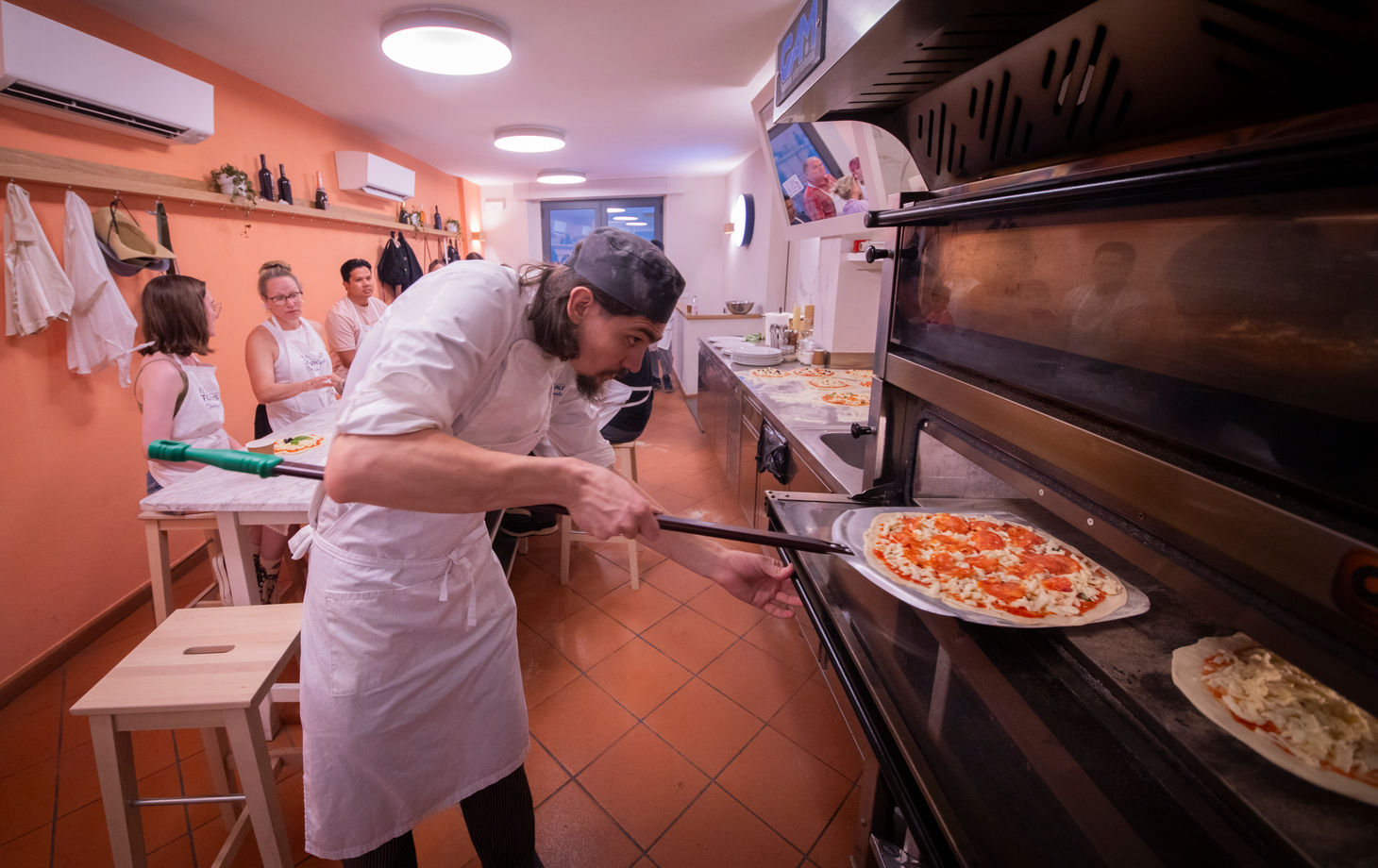 Family Fun: Pizza and Gelato Making Class in Florence