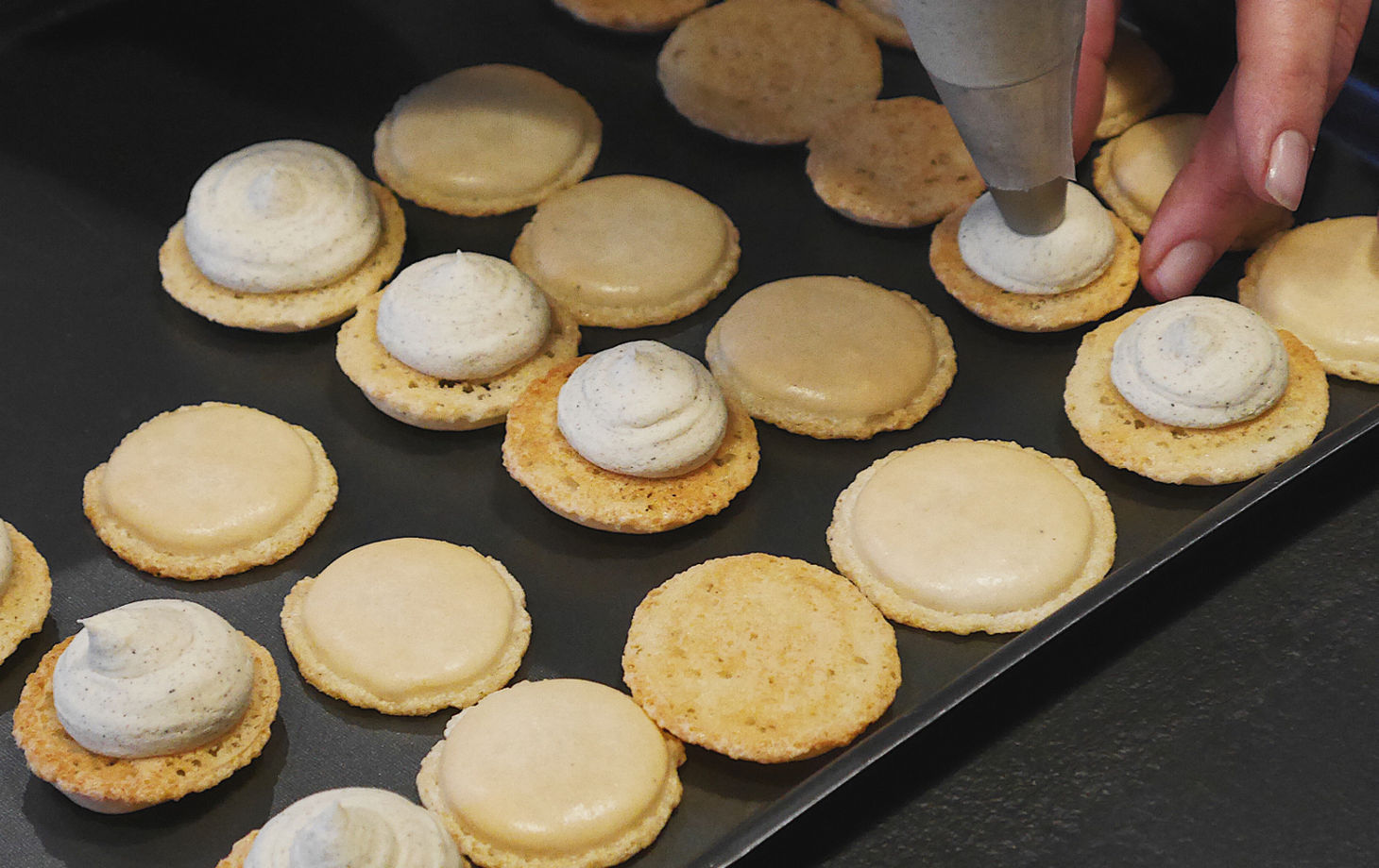 Private Macaron Baking Class in a Parisian Apartment