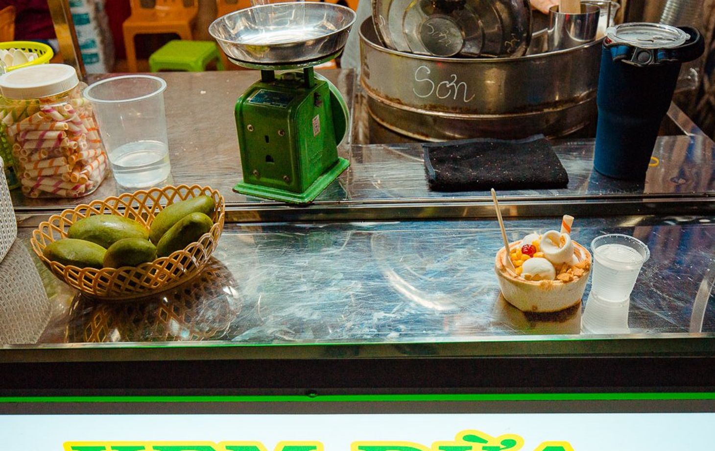 Visite privée à pied du quartier gastronomique en soirée