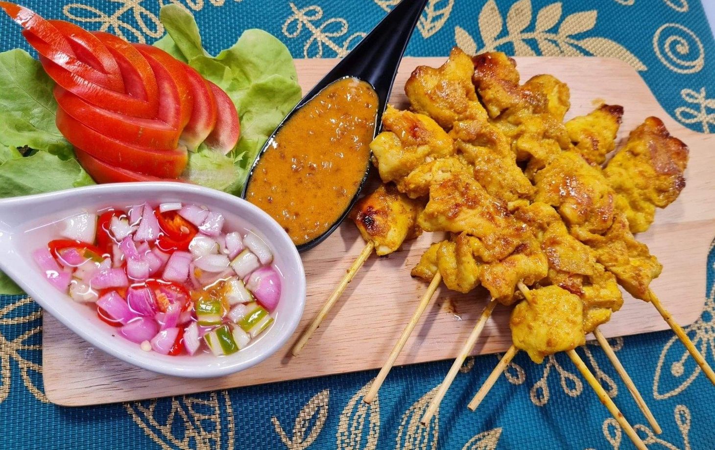 Thai Street Food Cooking Class & Market Tour in Sukhumvit
