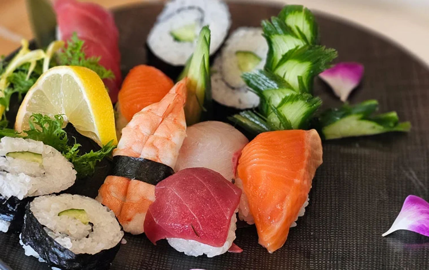 Ramen and Sushi Culinary Class with Tea Ceremony in Osaka