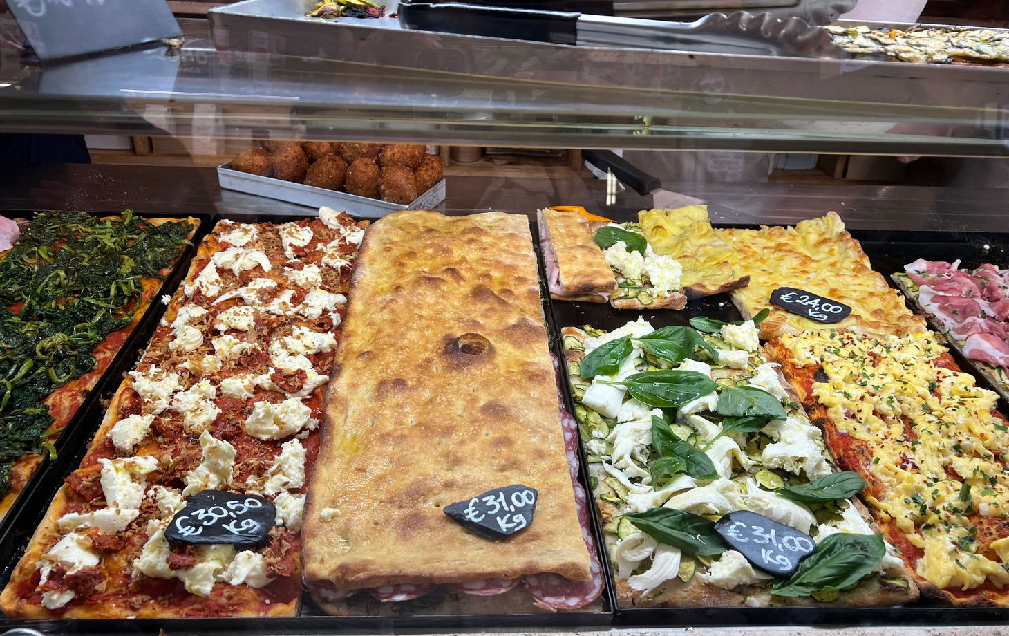 Rome Food Tour with Unlimited Tastings & Barolo Wine by the Vatican