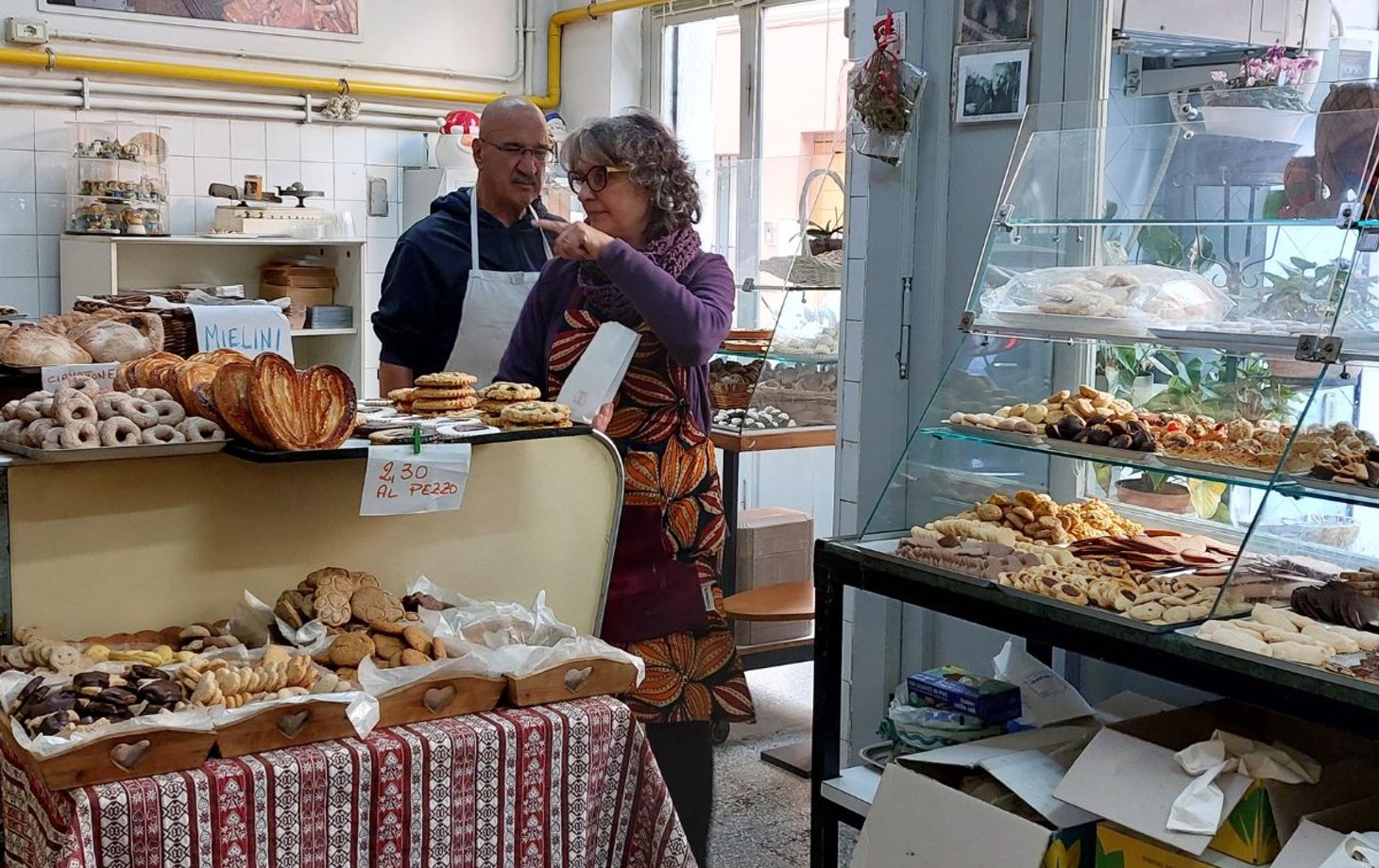 Rome: The Authentic Maritozzi Breakfast Tour in Trastevere