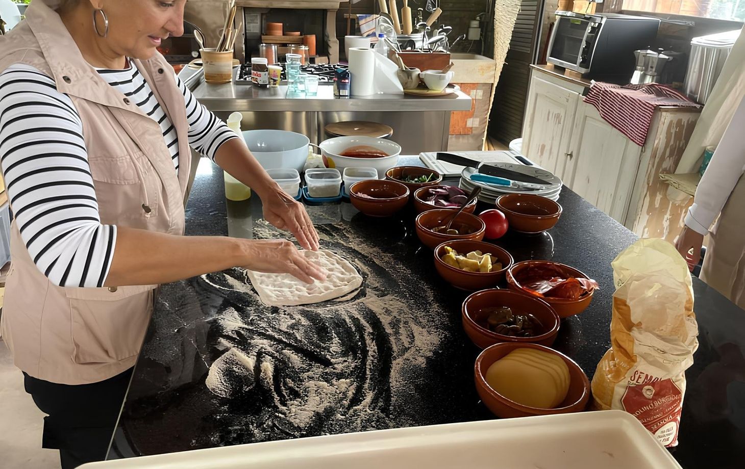 San Gimignano: Pizza Culinary Class with Lunch & Wine Experience
