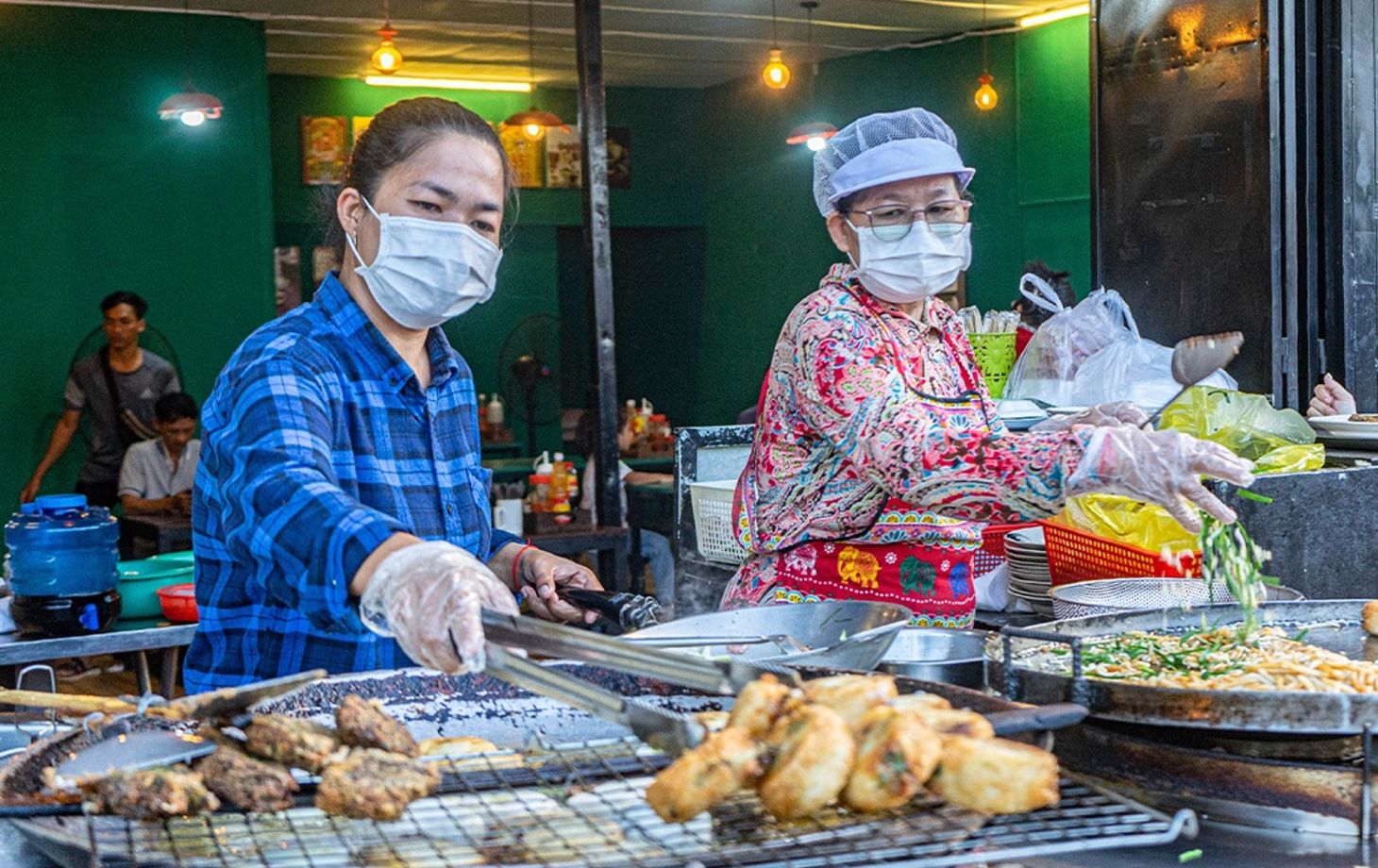 Evening Vespa Street Food Adventure in Siem Reap