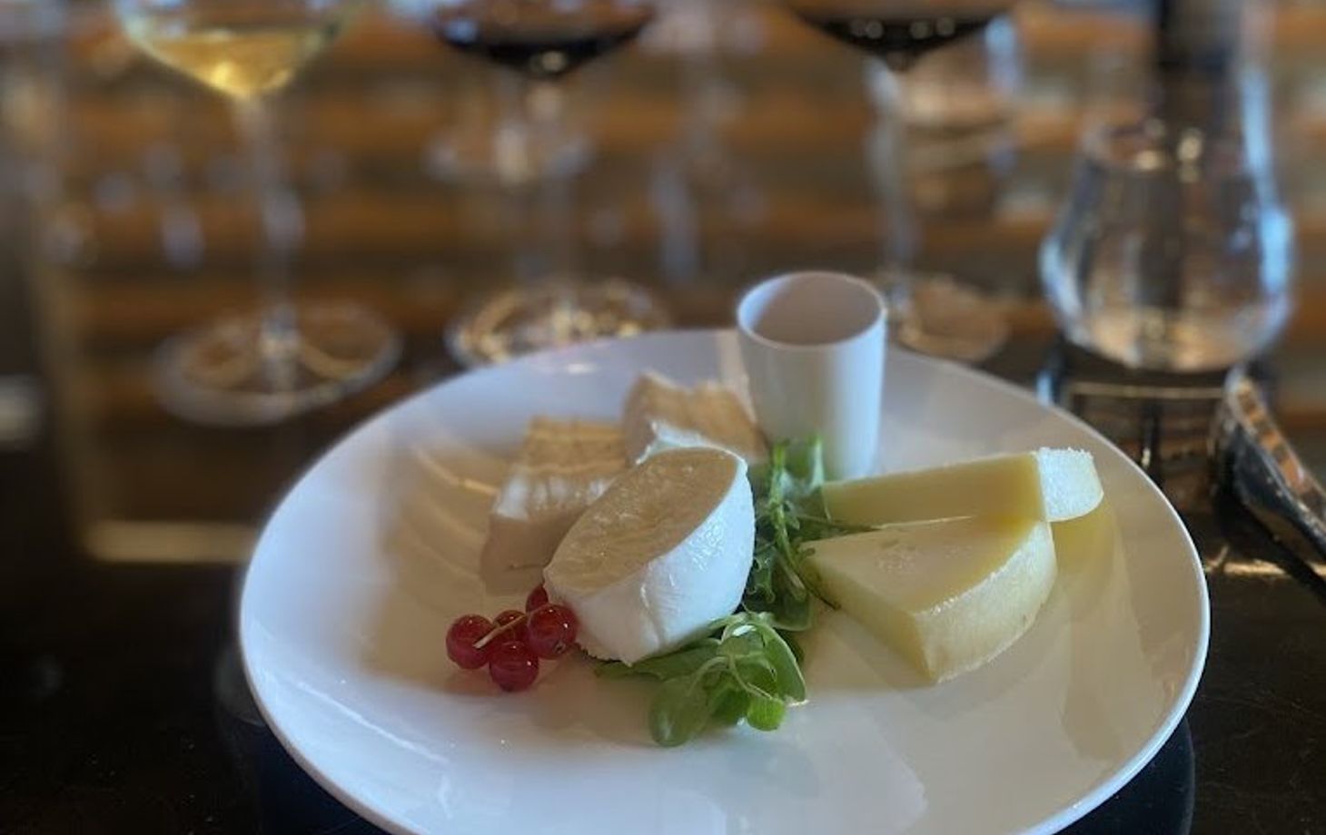 Positano Wine Tasting Experience with a Sommelier for Small Groups
