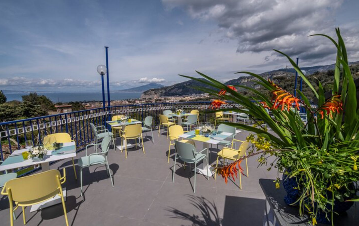 Sorrento Coast Wine Tasting with Five Wines & Local Delicacies