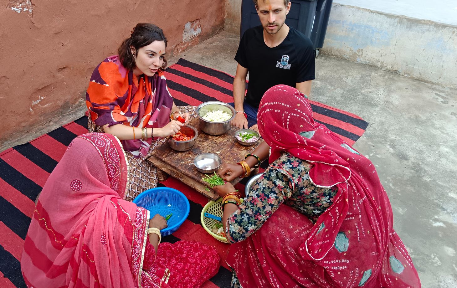 Authentic Indian Cooking Experience with Market Visit