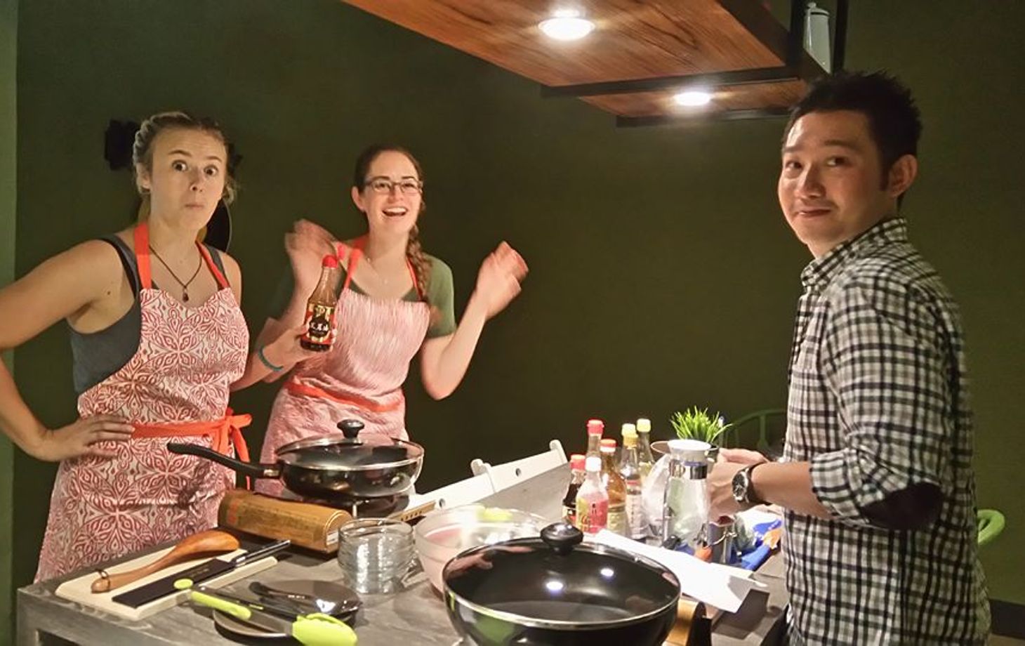 In-depth Cultural Exchange with Taiwanese Home Cooking Class and Market Tour