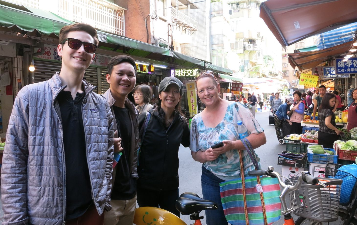 Taiwanese XiaoLongBao & Noodles Cooking Class (incl. Traditional Market Tour)