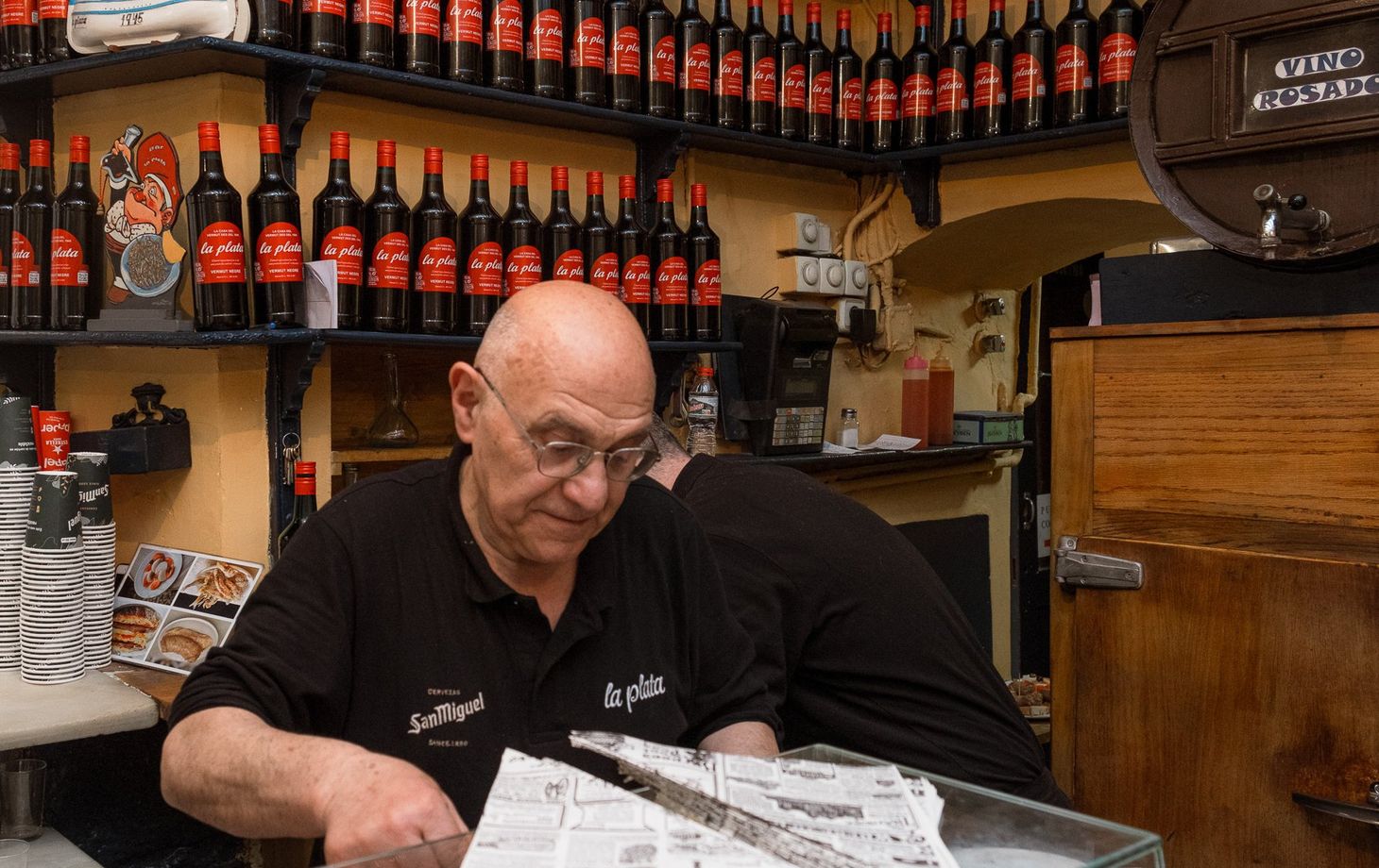 Tapas Food Walking Tour with Drinks in Barcelona