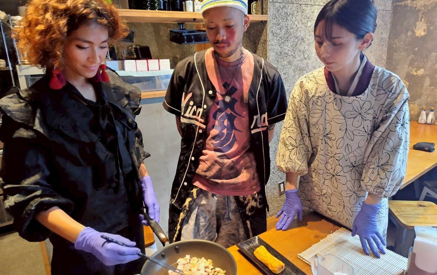 Maki Sushi & Chicken Onigiri Cooking Experience in Osaka