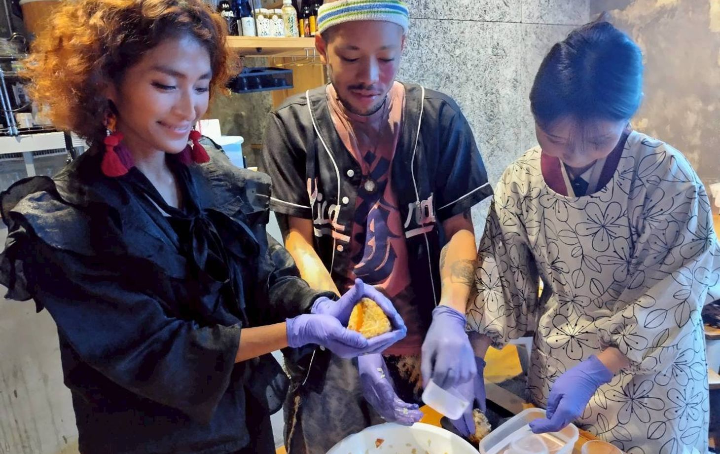 Maki Sushi & Chicken Onigiri Cooking Experience in Osaka