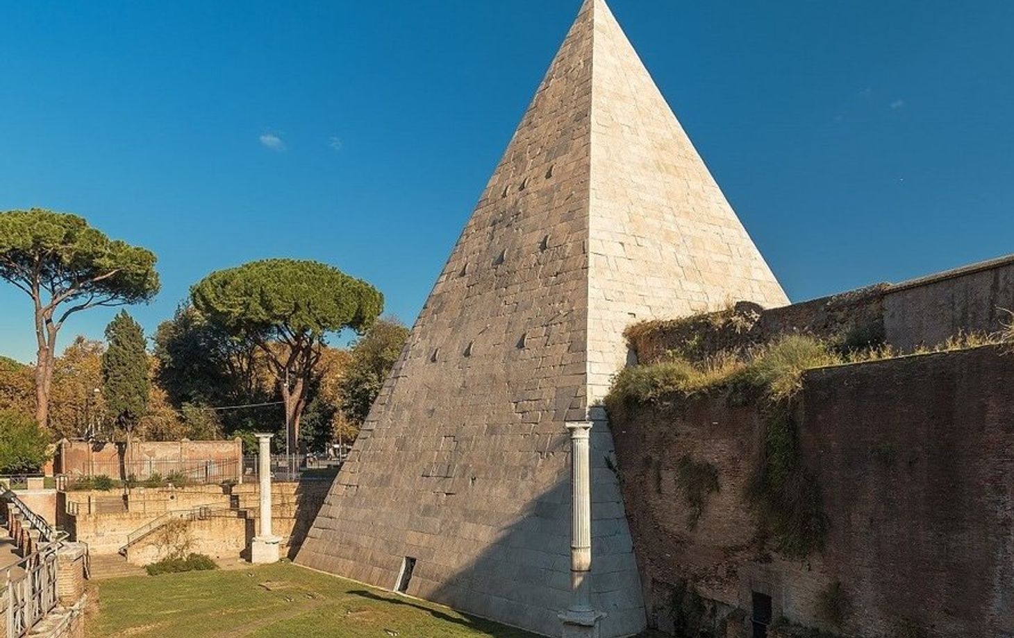 A Taste of Testaccio in Rome: Walking Tour with Market Tastings