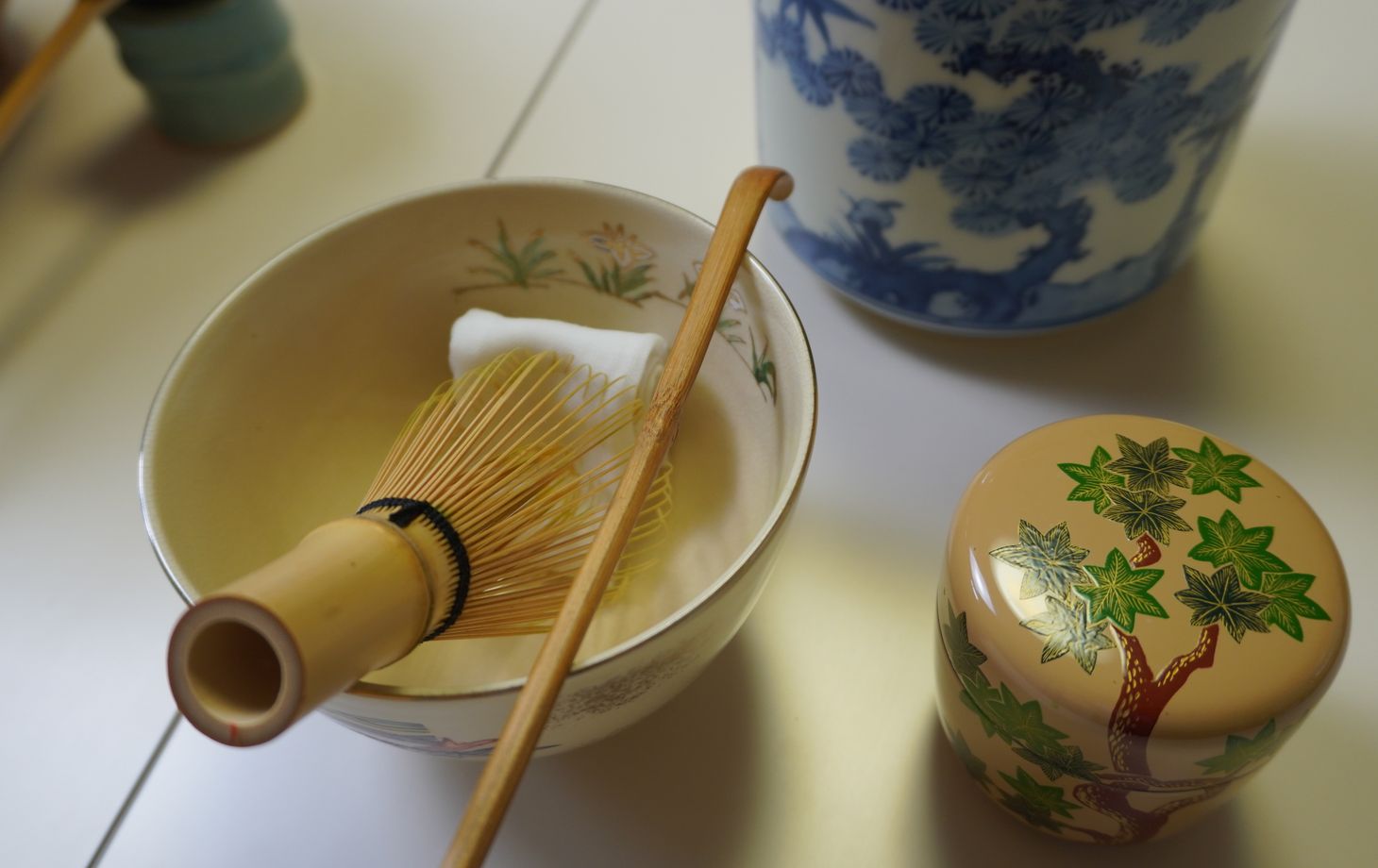 Cérémonie du thé à Osaka : Cérémonie du thé décontractée. Matcha et douceurs japonaises inclus.