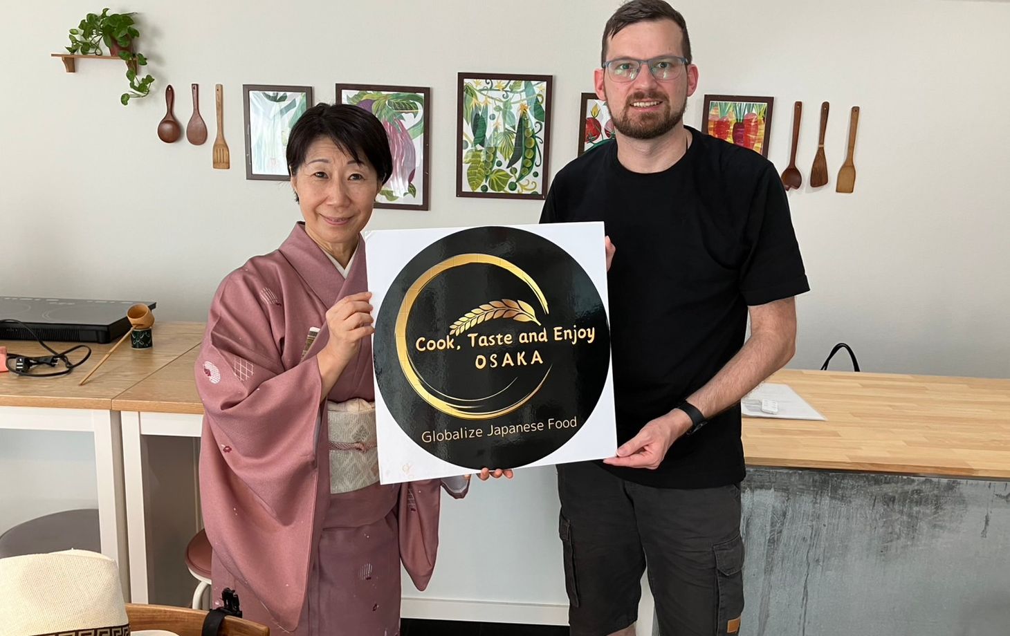 Cérémonie du thé à Osaka : Cérémonie du thé décontractée. Matcha et douceurs japonaises inclus.