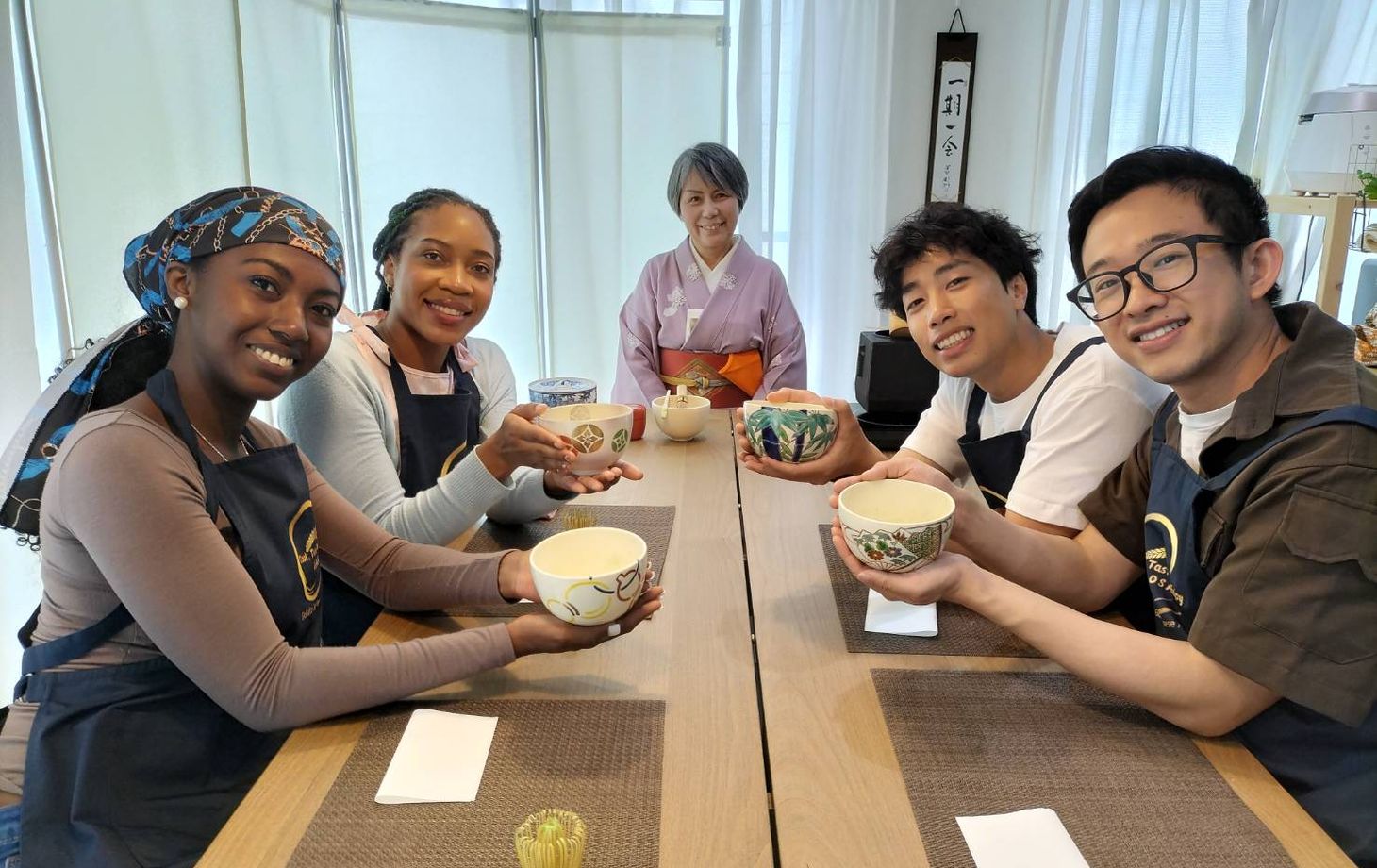 Cérémonie du thé à Osaka : Cérémonie du thé décontractée. Matcha et douceurs japonaises inclus.