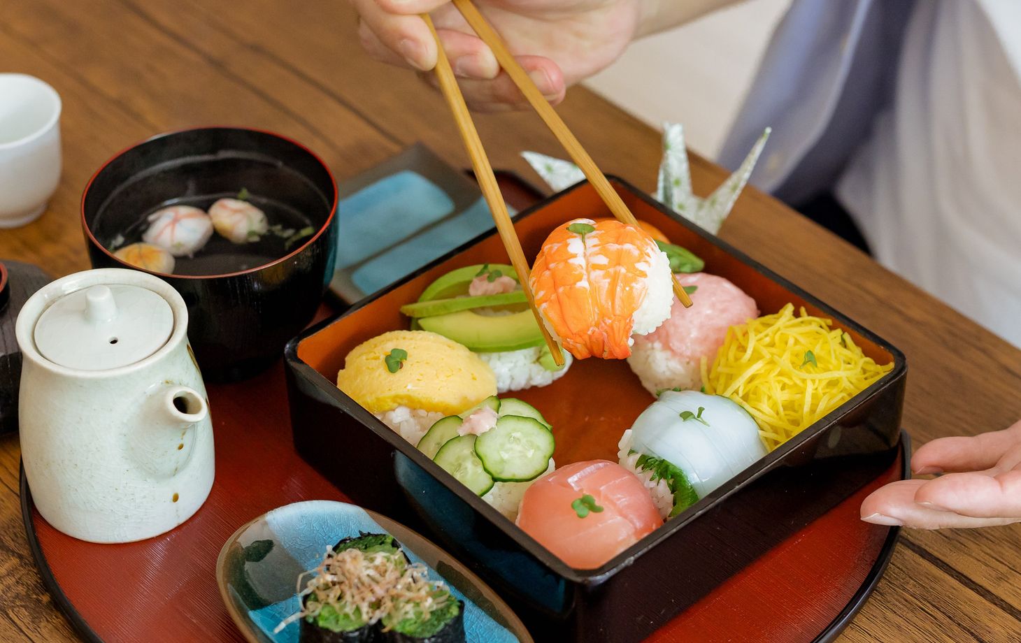 Temari Sushi Experience with Matcha & Wellness Tips in Roppongi