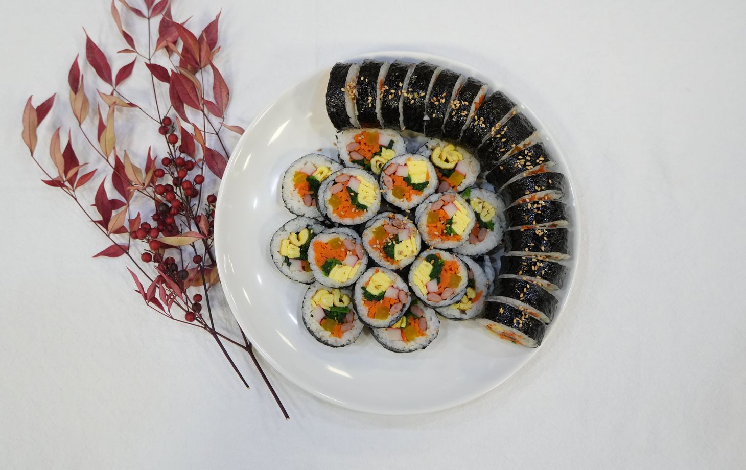 Suwon-Erlebnis: Gimbap- und Tteok-Zubereitung in einem Hanok mit anschließendem Picknick in der Festung