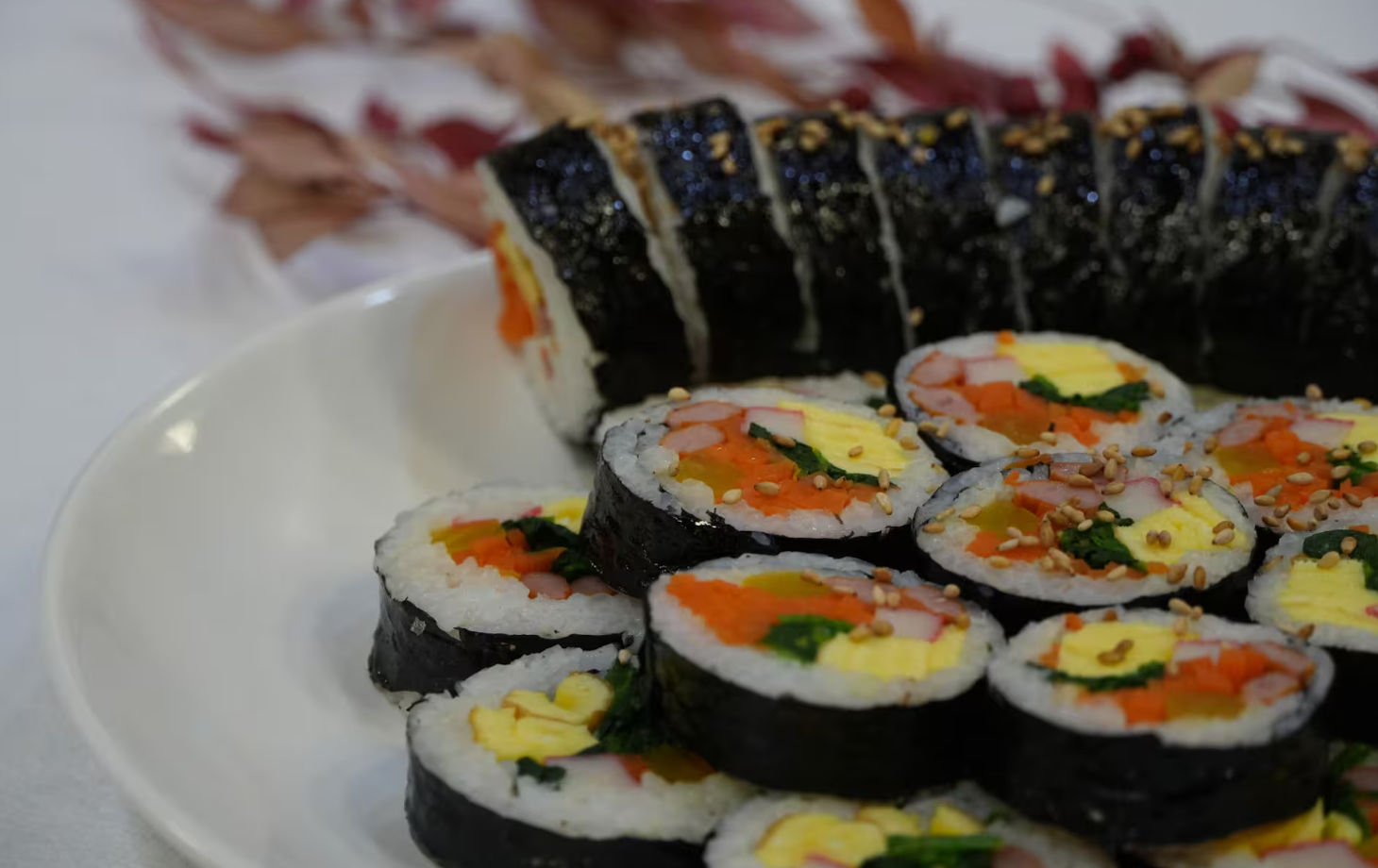 Suwon-Erlebnis: Gimbap- und Tteok-Zubereitung in einem Hanok mit anschließendem Picknick in der Festung