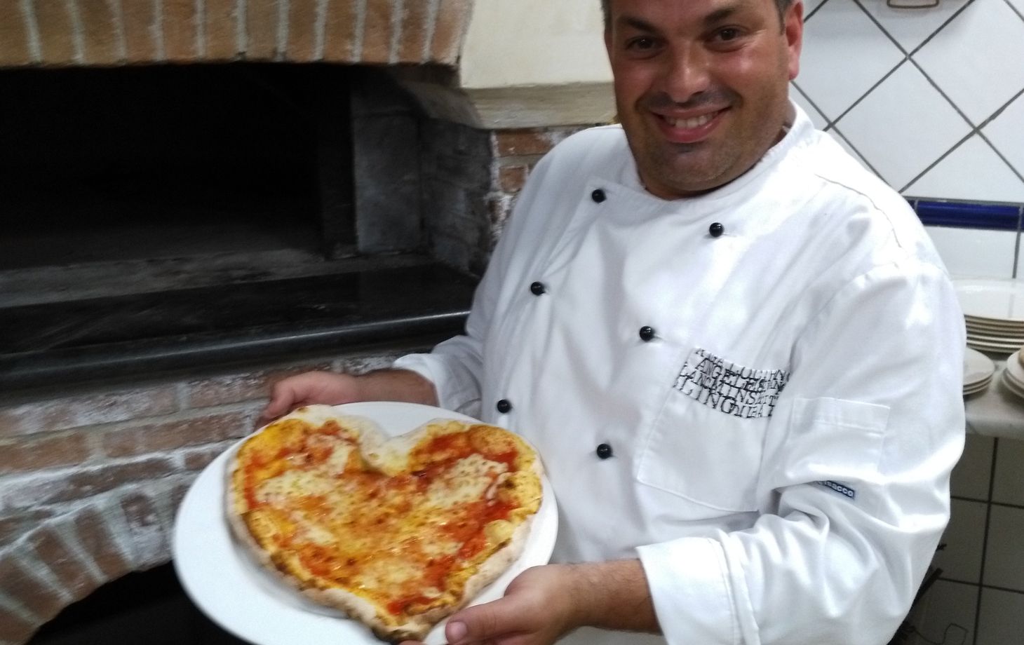 Make the Traditional Pizza of Naples with a Pizzaiolo