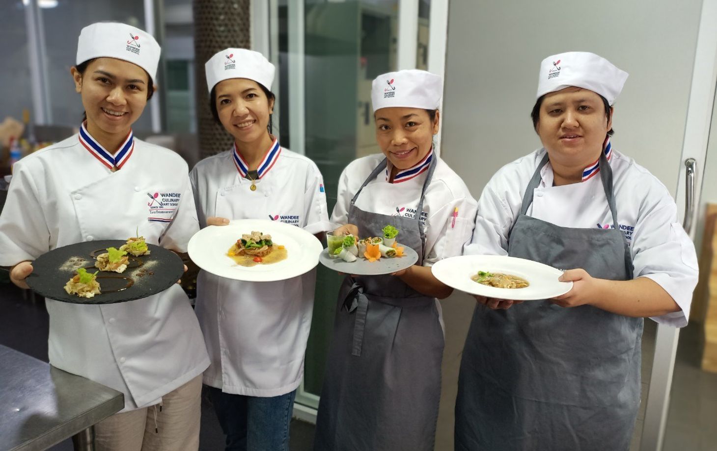 3-Course Cooking Class and Market Tour with Professional Chef