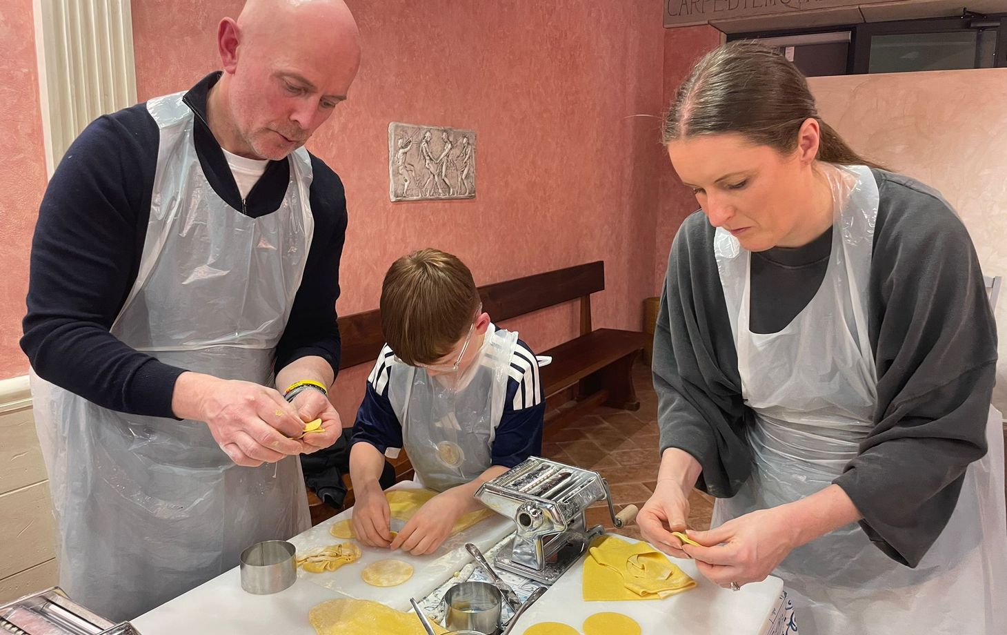 Kelas Memasak Trastevere: Pasta Segar, Tiramisu & Pengalaman Anggur Italia
