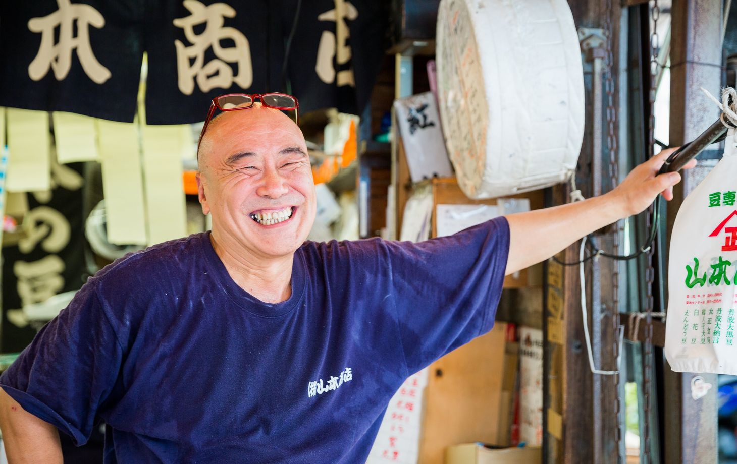 Tsukiji Fish Market Walking Tour with Delicious Food and Sake Tasting