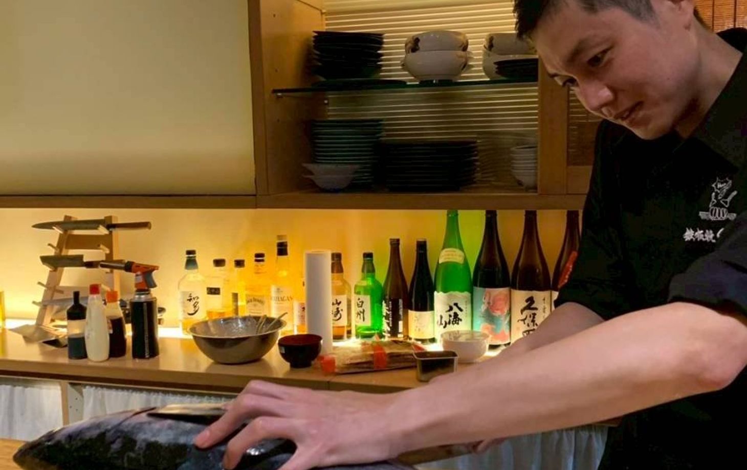 Démonstration de découpe de thon et expérience de fabrication de sushis