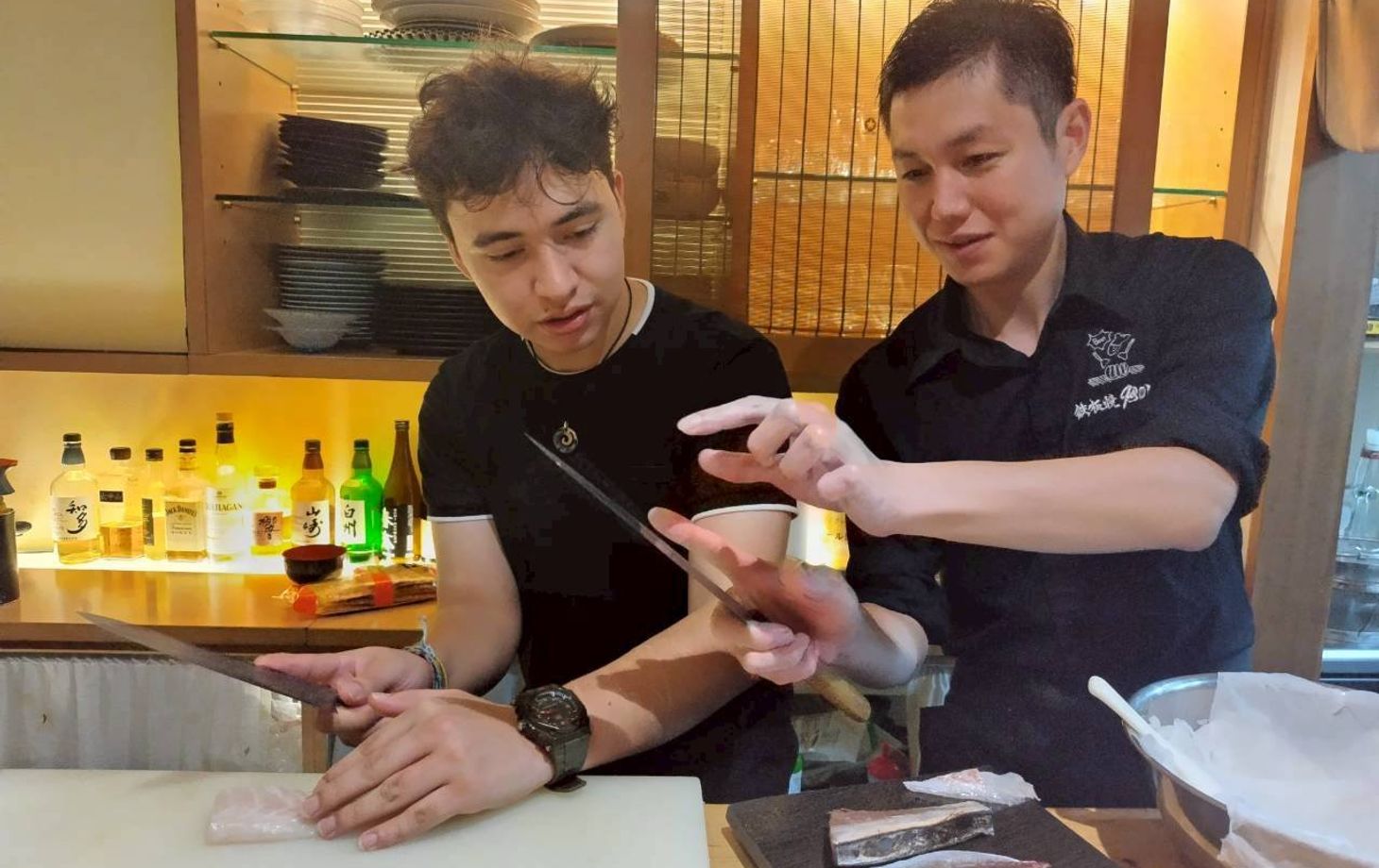 Démonstration de découpe de thon et expérience de fabrication de sushis