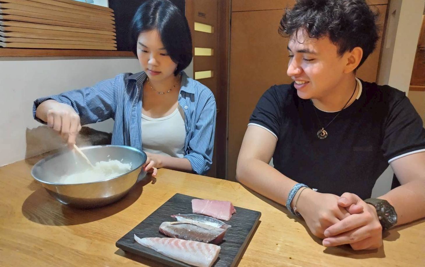 Démonstration de découpe de thon et expérience de fabrication de sushis