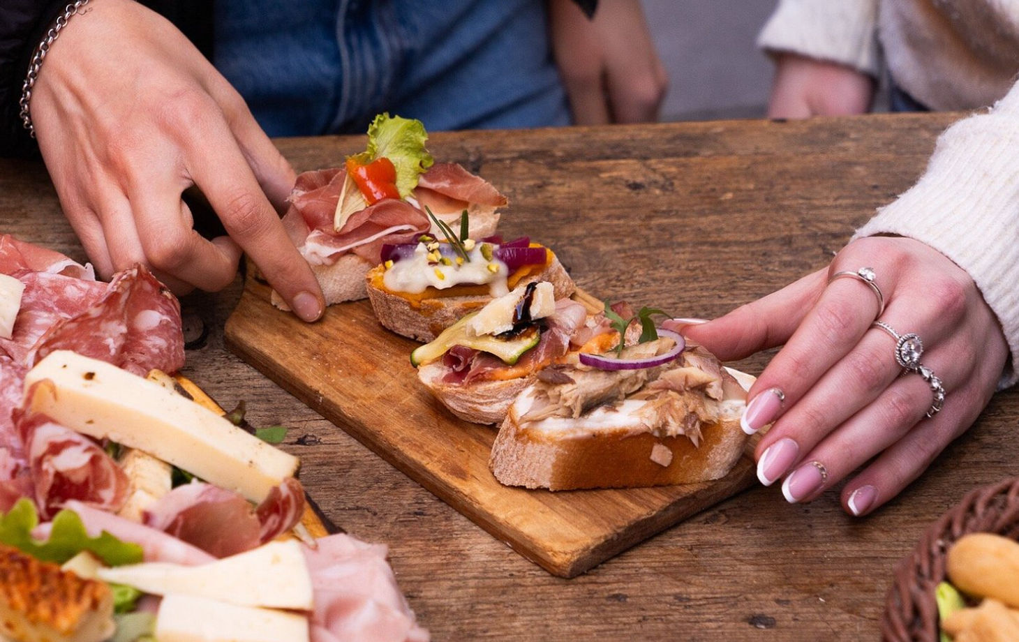 Verona: Gourmet Food Tour with Dinner, Wine & Gelato Experience