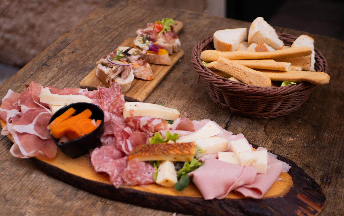 Verona: Gourmet Food Tour with Dinner, Wine & Gelato Experience