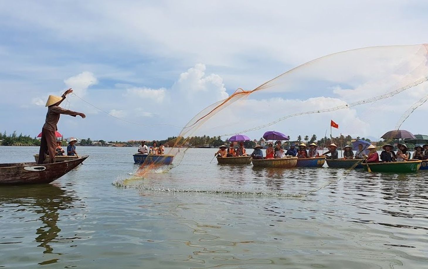Marché local vietnamien, bateau-panier, pêche et expérience culinaire