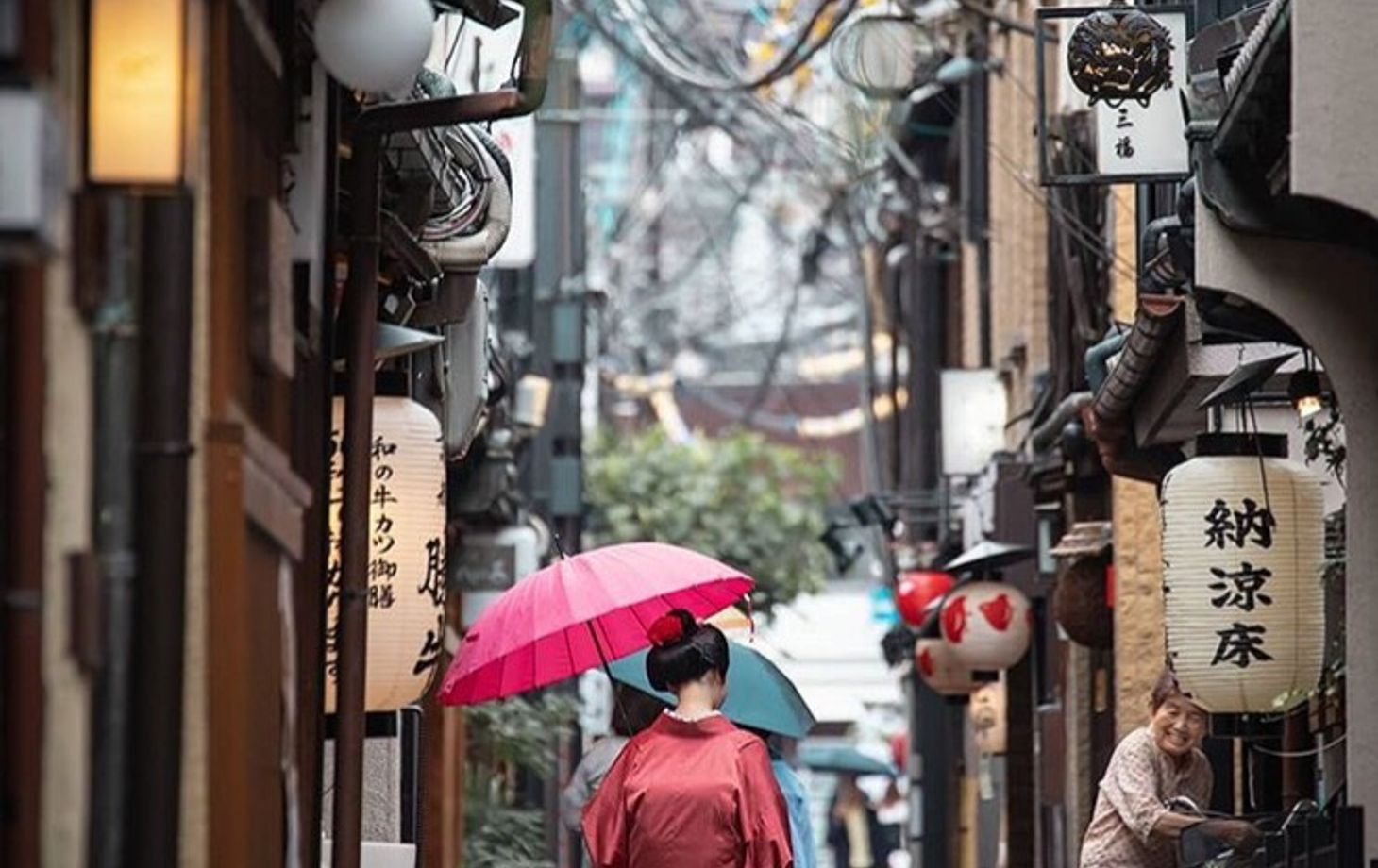 Food Tour in Kyoto Nishiki Market, Pontocho and Gion Geisha District