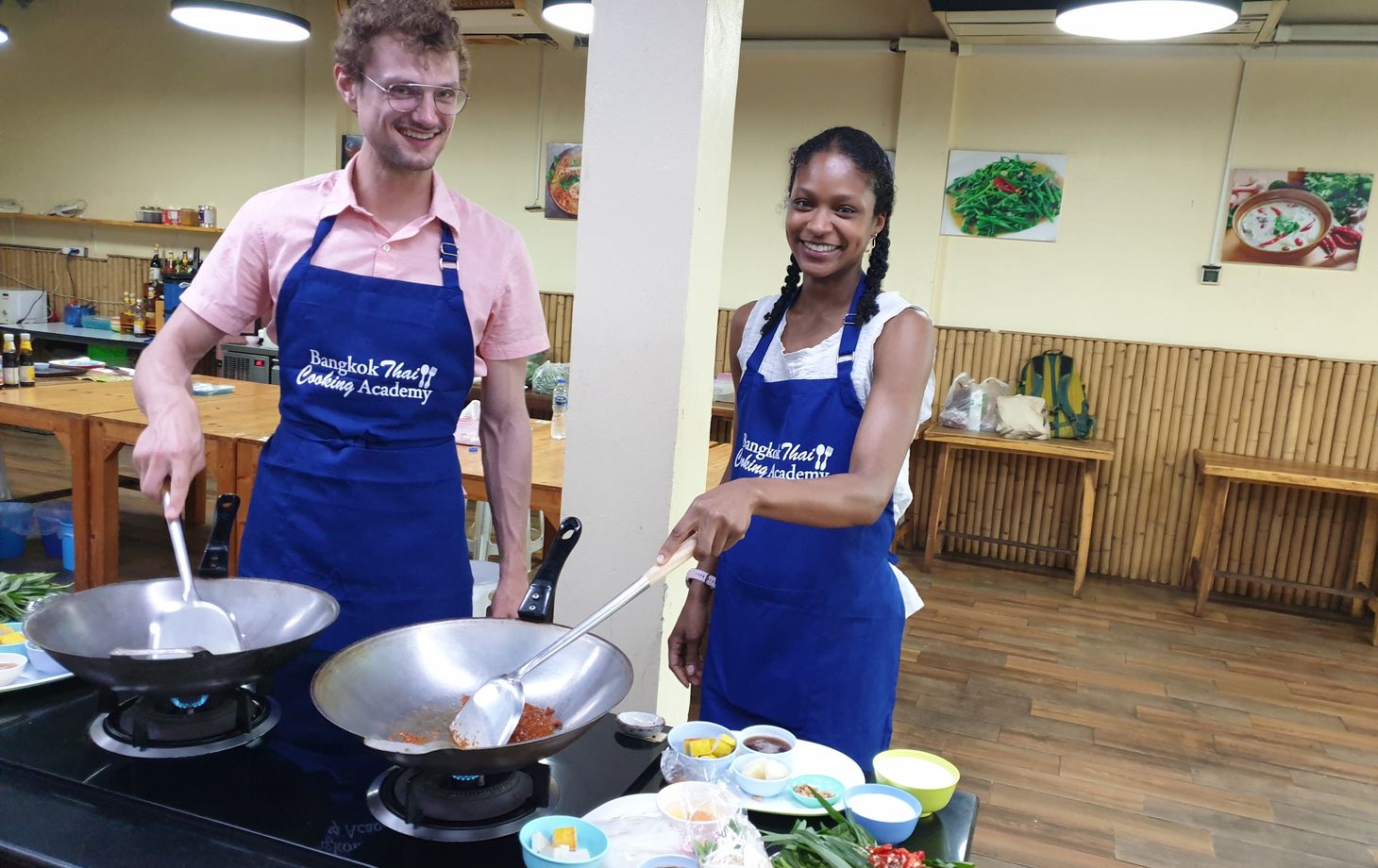 Bereiten Sie fünf thailändische Gerichte Ihrer Wahl zu und erleben Sie einen Marktbesuch!